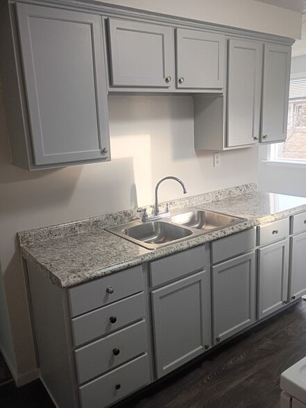 Building Photo - 106 N Mitchner Ave