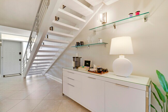 Building Photo - 204 Old Meadow Way