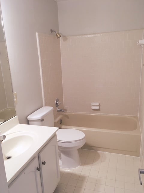 Building Photo - 2028 Hazel Hedge Ln