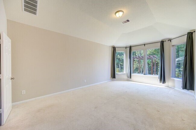 Building Photo - 5918 Rivergrove Bend Dr