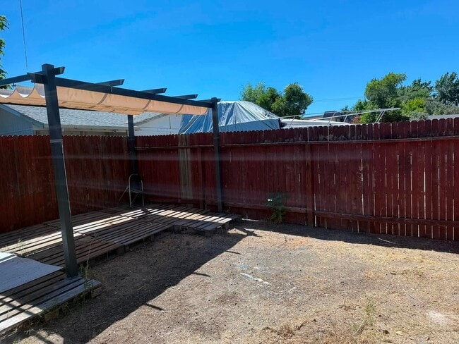Building Photo - 5926 Hilltop Dr