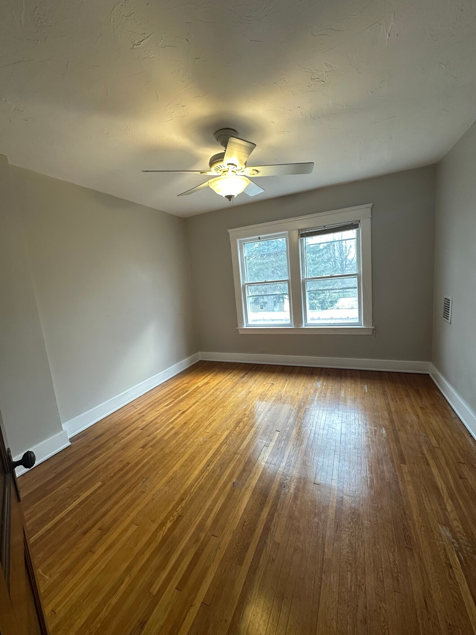 Bedroom 2 14x12 - 1141 Lakeland Ave
