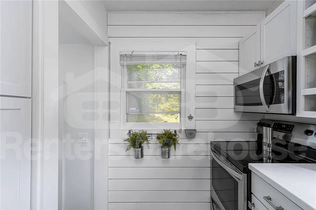 Building Photo - 737 28th St