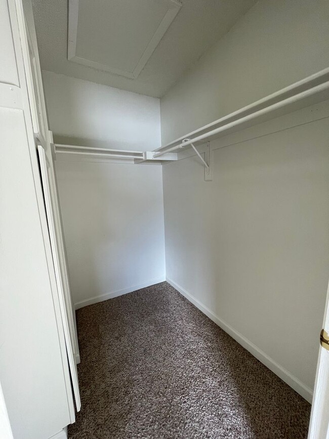 Building Photo - Cozy 2-Bedroom Top Floor Condo at Belmar P...