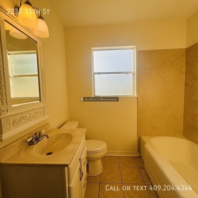 Building Photo - 2237 11th St