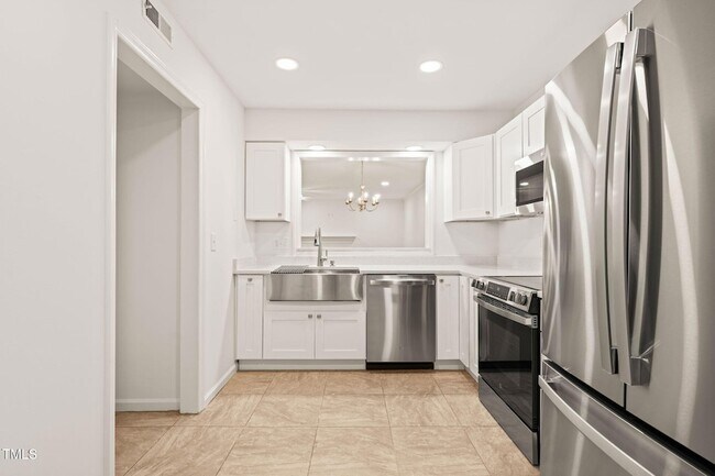 Building Photo - 403 Broad Leaf Cir