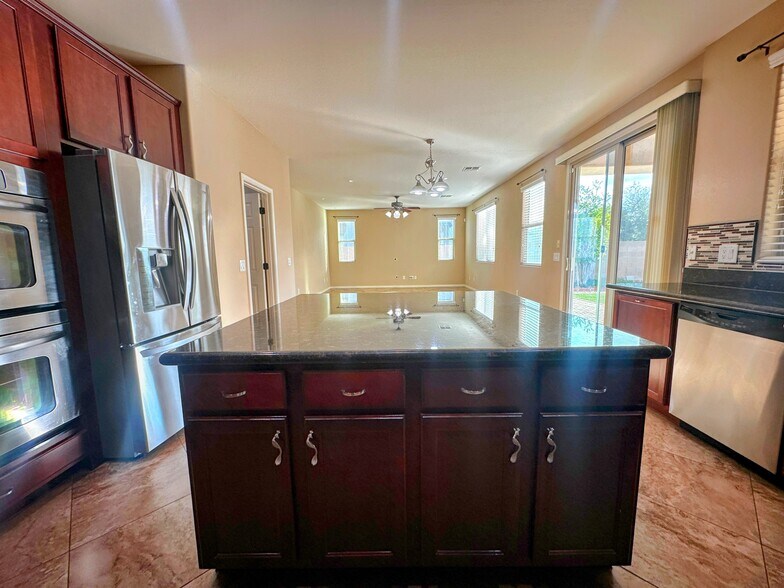 Building Photo - 4717 W Sweet Iron Pass