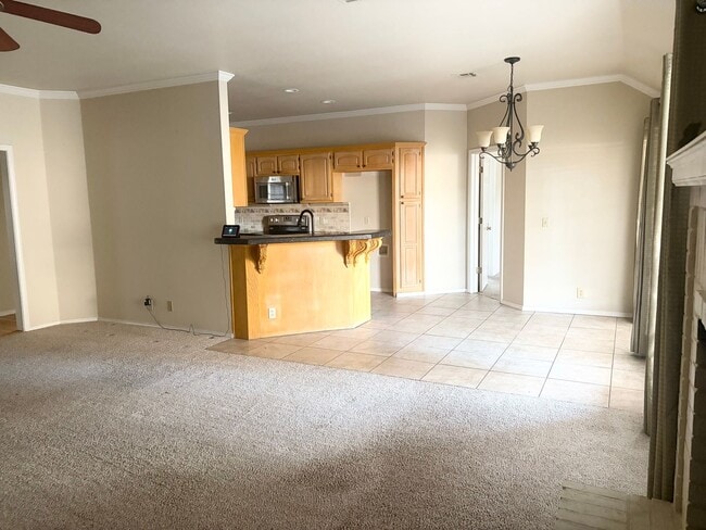 Building Photo - Beautiful 4 bedroom ranch style home in wonderful location off 101st between Memorial and Mingo