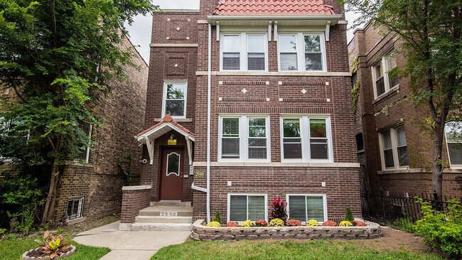 Building Photo - 2648 W Lunt Ave
