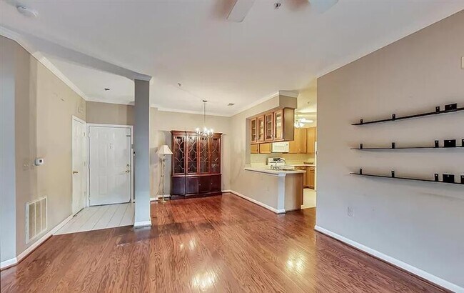 Building Photo - Stunning very spacious 2bedroom lovely Condo