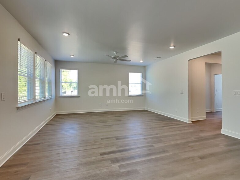 Building Photo - 708 Abilene Walk