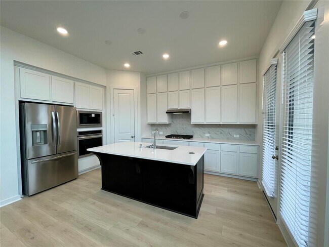 Building Photo - 16518 Amber Patina Ln