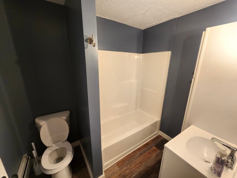 Building Photo - 1126 Walnut St