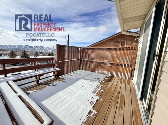 Building Photo - 4 bed 3 bath home - 2 car garage - pet friendly