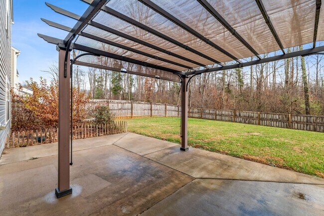 Building Photo - Newer Home in Reedy Fork, So Many Upgrades, SS Appliance, Loft, Garage, Fenced!