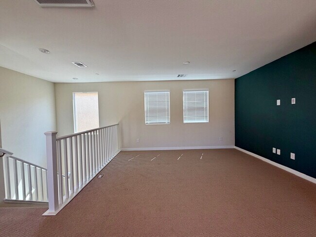 Building Photo - GORGEOUS 4 BED 3 BATH 2 CAR GARAGE SINGLE FAMILY HOME W/ LOFT, VAULTED ENTRYWAY, BACKYARD, AND BE...