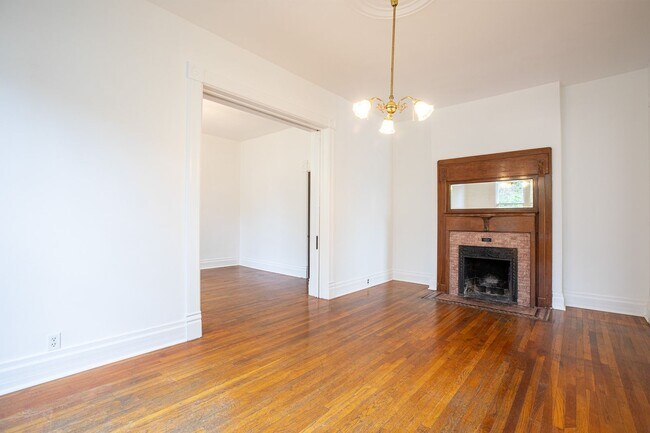 Building Photo - 1940-1946-1946 SW Market St Dr