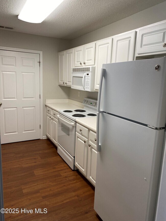 Building Photo - 5010 Hunters Trail