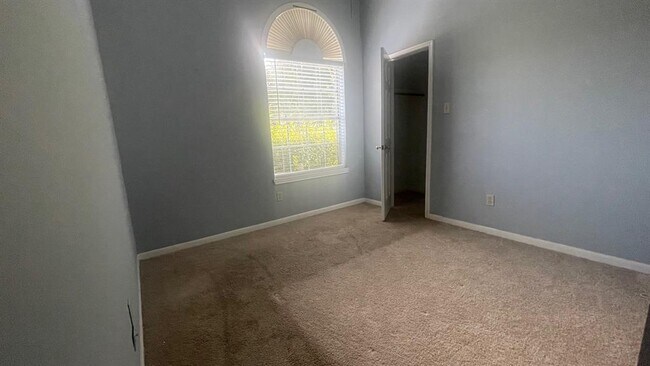 Building Photo - 9238 Golden Sunshine Dr