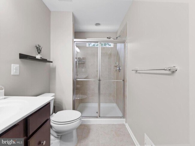Building Photo - 7425 Willow View Ln