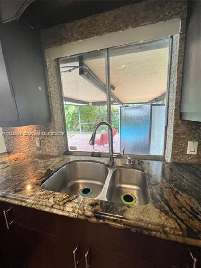 Building Photo - 10511 SW 145th Ct