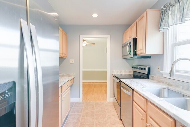 Building Photo - 8406 Holly Hill Rd