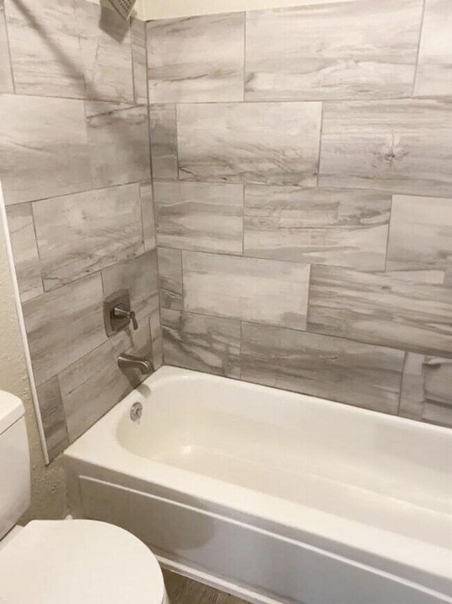 Building Photo - 1431 E Evans Ave