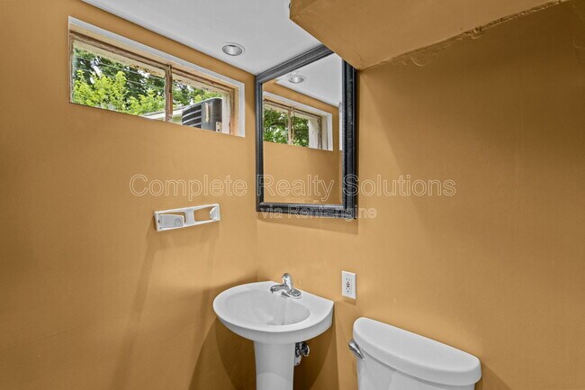 Building Photo - 1149 Walker Ave