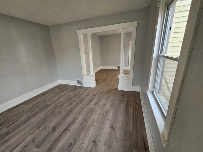 Building Photo - 1852 E 32nd St