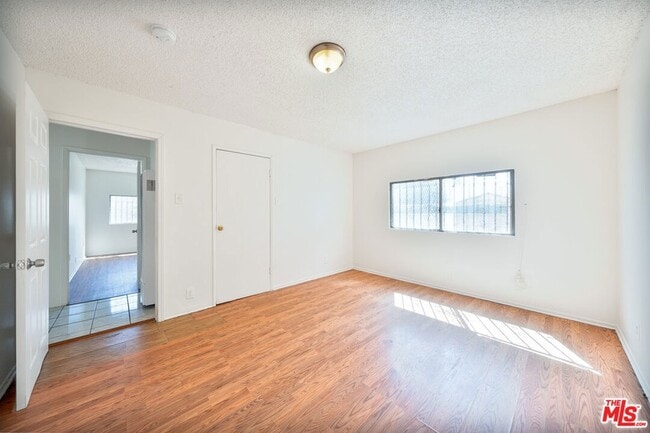 Building Photo - 426 E Century Blvd