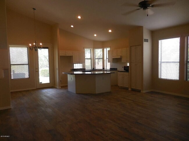 Building Photo - 4189 E Rancho Caliente Dr