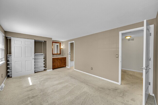 Building Photo - $2,700.00 - 3 Beds, 2.5 Baths, Townhouse i...
