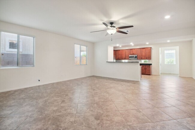 Building Photo - 4 Bedroom single family home in Phoenix