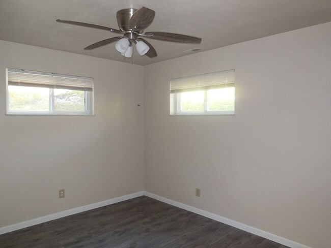 Building Photo - 1417 St Clair Ave