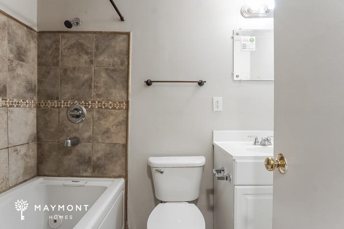 Building Photo - 605 Woodvale Rd