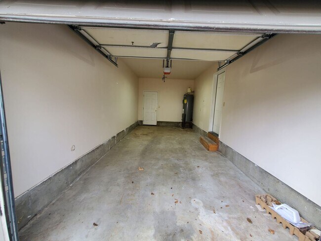 Building Photo - Quartz Ave 3plex/Ariserem-014