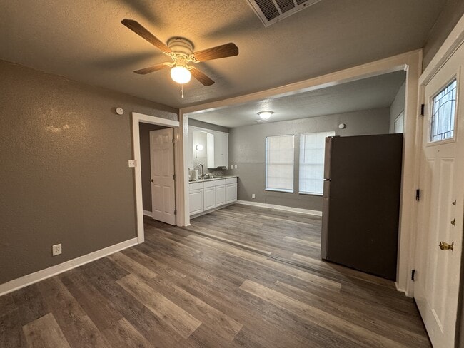 Building Photo - 413 Osage St