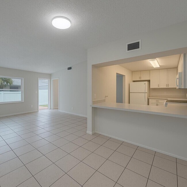 Building Photo - 646 SW 20th Ct