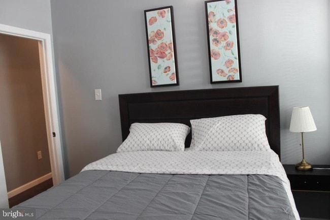 Building Photo - 5923 N Broad St