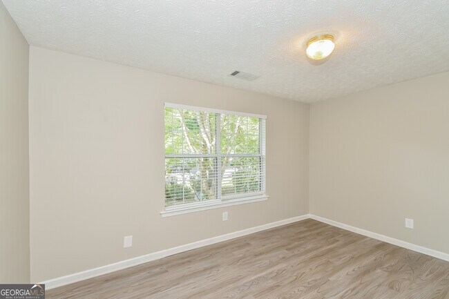Building Photo - 4107 Robin Cir