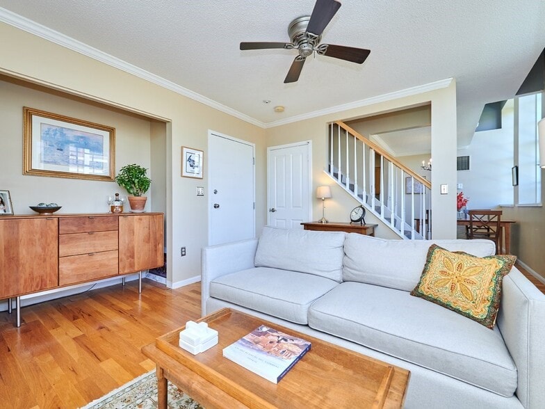 Building Photo - 106 13th St