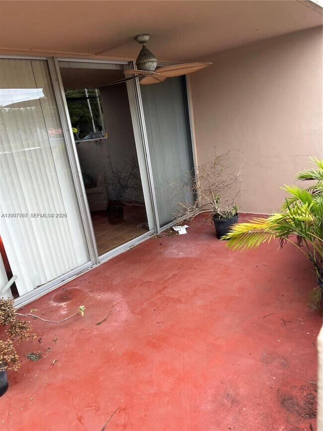 Building Photo - 10525 SW 112th Ave