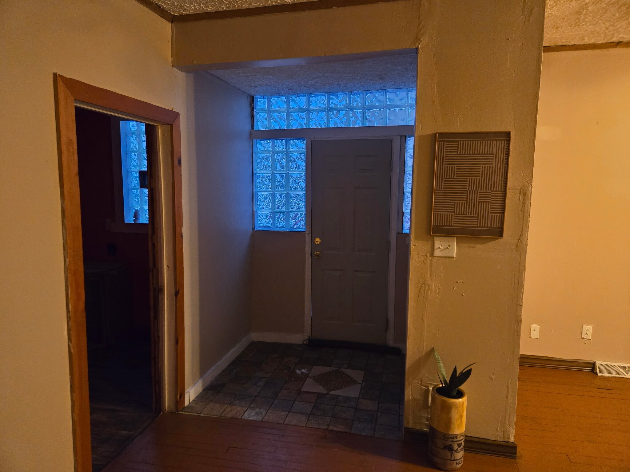 Building Photo - 1708 Moravia St