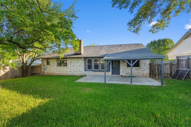 Building Photo - 304 Skyloop Dr