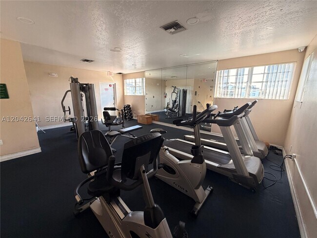 Building Photo - 9731 Fontainebleau Blvd