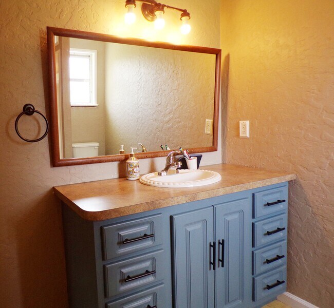 Master Bath - 711 SE 40th Ave