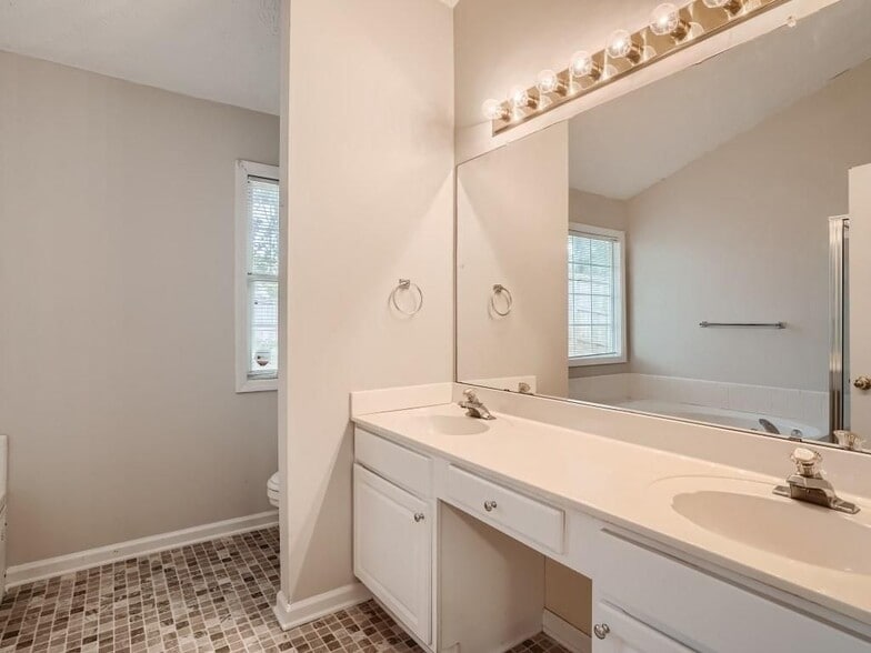 Building Photo - 2817 Manor Glen Ln NW