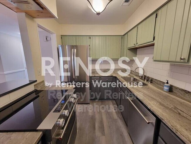 Building Photo - 914 Wildwood Square Ct