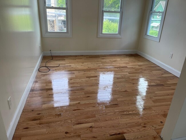 Building Photo - 1025 Hope St