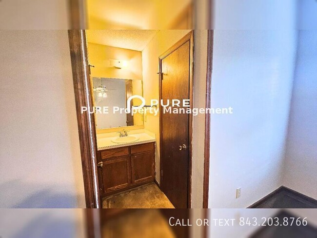 Building Photo - 50% Off One Months Rent!!!! Charming 3-bed...